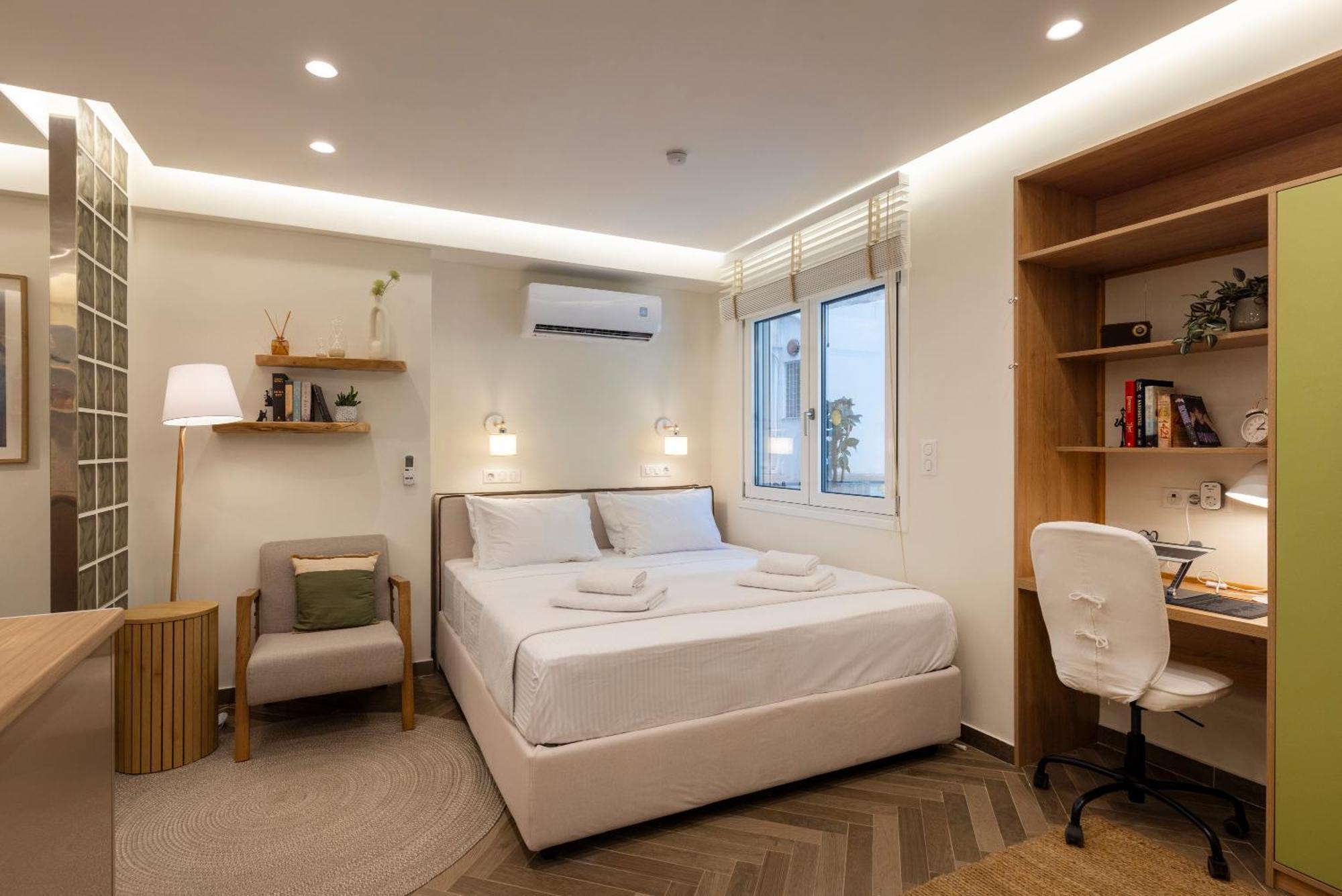 Flat 21 At Evangelismos Metro Stn