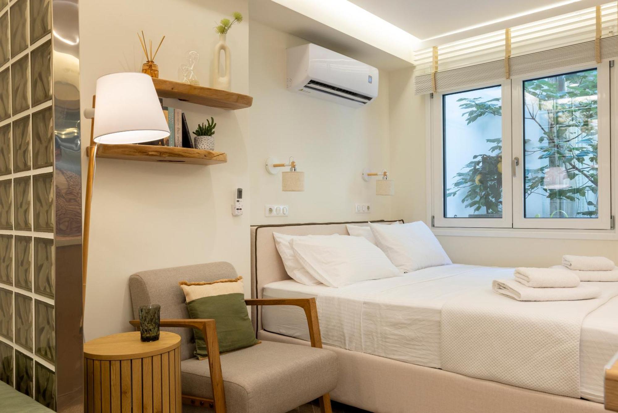 Flat 21 At Evangelismos Metro Stn